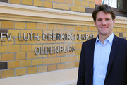 Seit Anfang Mai leitet Dr. David Kleinhans die Gemeinsame Kirchenverwaltung der oldenburgischen Kirche. Foto: ELKiO/ D.-M. Grötzsch