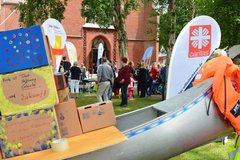 Kirche zwischen "Up" und "down" ... geht Mee(h)r? lautet das Motto der katholischen St. Willehad Gemeinde. Foto: Axel Biewer