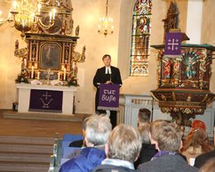 Mit einem Abendmahlsgottesdienst wurde am Donnerstagmorgen, 23.November, die achte Tagung der 48. Synode der Ev.-Luth. Kirche in Oldenburg in der St.-Ulrichs-Kirche in Rastede eröffnet. Alle Fotos: D.-M. Grötzsch