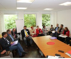 Die Synode diskutierte am Donnerstagvormittag in Arbeitsgruppen die Berichte aus dem Oberkirchenrat mit Dezernat I, Oberkirchenrätin Annette-Christine Lenk.