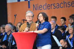 Prof. Dr. Raimund Lachner und Dr. Gabriele Lachner kommentieren die biblischen Lesungen. Foto: Axel Biewer