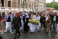 Auch die jesidische Gemeinde beteiligt sich am Umzug zum Tag der Niedersachsen. Foto: ELKiO/H.-W. Kögel