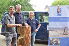 Das Team der Seemannsmission mit Stephan Schmidt, Seemannspastor Peter Sicking und Harold Kienzler. Foto: Axel Biewer