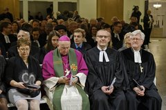 Von links nach rechts: Synodenpräsidentin Sabine Blütchen, Bischof Dr. Felix Genn, Bischof Thomas Adomeit, Ratsvorsitzender der EKD Dr. Heinrich Bedford-Strohm